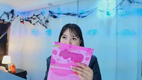 Snapshot of lina_bedoya chatting on 10-30-25, 11:44  Lina Bedoya  online show from 10-30-25, 11:44