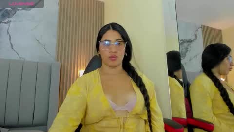 Snapshot of lina_dubois chatting on 11-25-25, 12:27 LINA DUBOIS online show from 11-25-25, 12:27