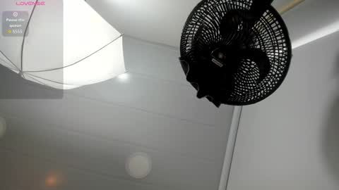 Snapshot of lina_garcia chatting on 10-21-25, 11:44 online show from 10-21-25, 11:44