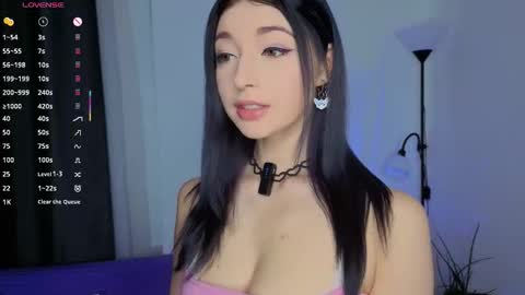 Lina online show from 11-25-25, 05:51