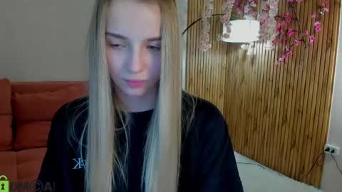 Snapshot of lina_reeds chatting on 05-20-26, 01:12 LINA online show from 05-20-26, 01:12