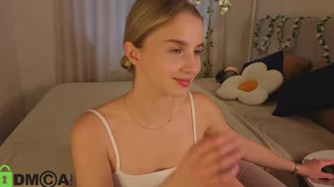 Snapshot of lina_reeds chatting on 06-04-26, 01:11 LINA online show from 06-04-26, 01:11