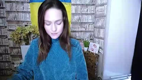 Lina online show from 11-14-25, 10:47