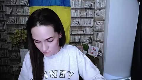 Lina online show from 11-15-25, 11:29