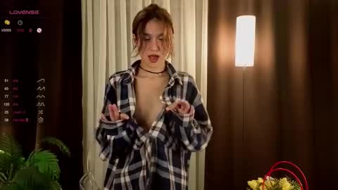 Lina online show from 10-17-25, 05:48