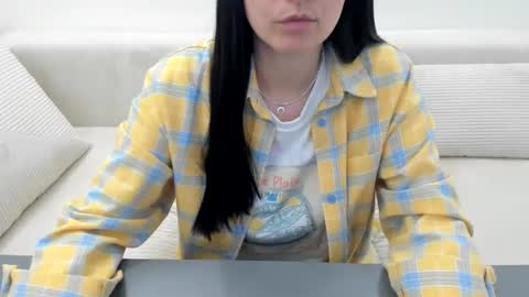 linabay2 online show from 05-16-26, 06:43