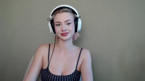 Snapshot of linacute52 chatting on 10-18-25, 08:59 linacute52 online show from 10-18-25, 08:59