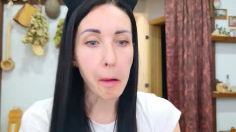 LinaLivee online show from 04-29-26, 06:47