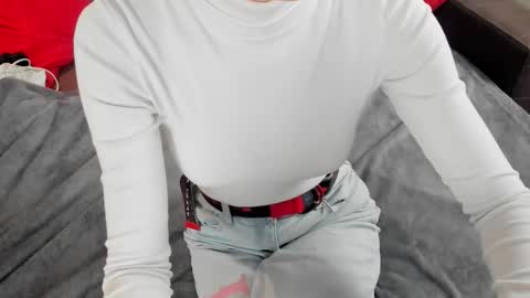 Snapshot of linashy_ chatting on 10-27-25, 02:48 Lina online show from 10-27-25, 02:48