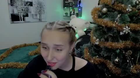 Snapshot of linatruly chatting on 12-15-24, 12:07 Lina online show from 12-15-24, 12:07