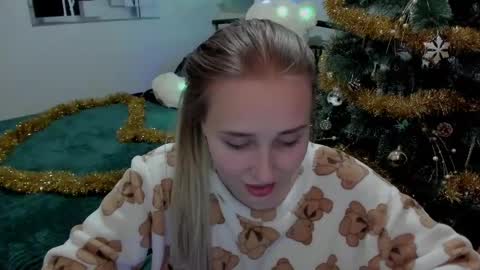 Snapshot of linatruly chatting on 12-26-24, 12:03 Lina online show from 12-26-24, 12:03