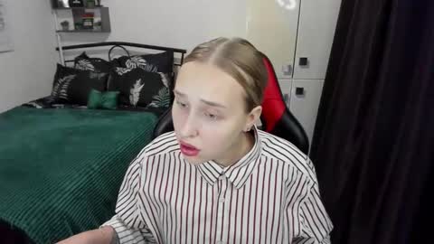 Snapshot of linatruly chatting on 09-24-25, 09:18 Lina online show from 09-24-25, 09:18