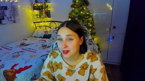 Snapshot of linatruly chatting on 12-15-25, 10:14 Lina online show from 12-15-25, 10:14