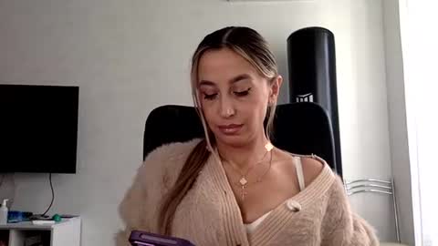 linavora online show from 11-21-25, 11:20