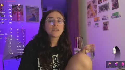 Snapshot of linda_giggle chatting on 06-04-26, 12:49 Giggles online show from 06-04-26, 12:49