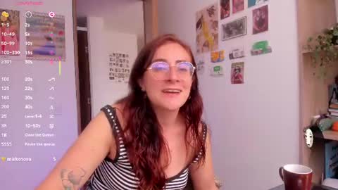 Snapshot of linda_giggle chatting on 06-10-26, 03:33 Giggles online show from 06-10-26, 03:33