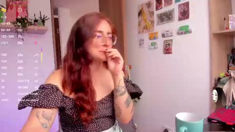 Snapshot of linda_giggle chatting on 06-16-26, 01:47 Giggles online show from 06-16-26, 01:47