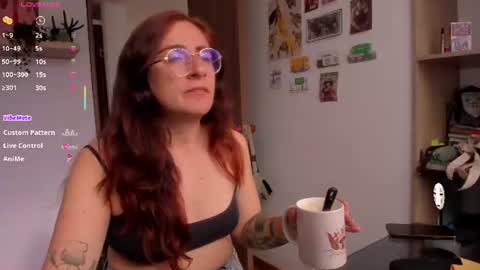 Snapshot of linda_giggle chatting on 06-17-26, 01:01 Giggles online show from 06-17-26, 01:01