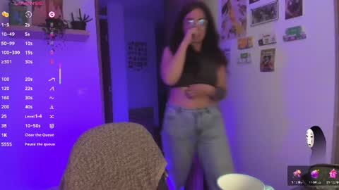 Snapshot of linda_giggle chatting on 06-18-26, 01:06 Giggles online show from 06-18-26, 01:06