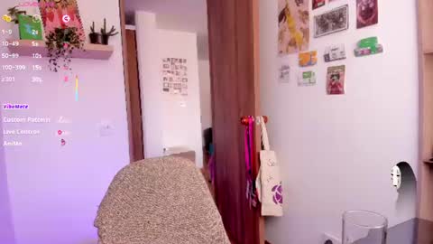 Snapshot of linda_giggle chatting on 06-22-26, 08:39 Giggles online show from 06-22-26, 08:39