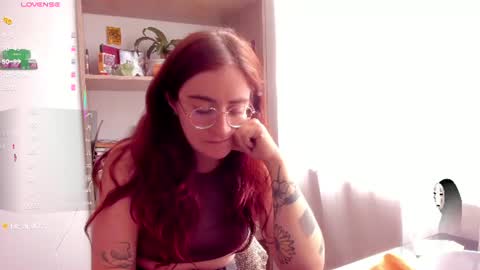 Snapshot of linda_giggle chatting on 07-01-26, 01:56 Giggles online show from 07-01-26, 01:56