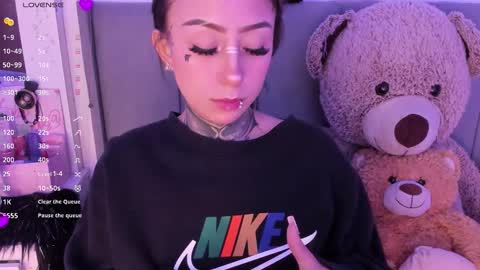 Snapshot of linda_milleer_ chatting on 01-16-26, 05:00 Lindaa maria online show from 01-16-26, 05:00