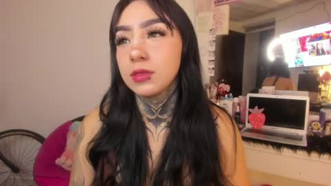 Snapshot of linda_milleer_ chatting on 07-01-26, 10:42 Lindaa maria online show from 07-01-26, 10:42