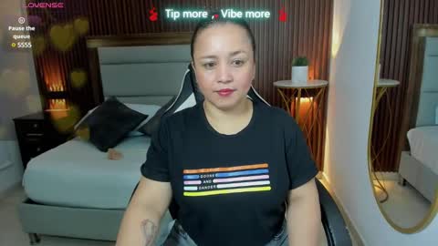 Snapshot of linda_rios_ chatting on 12-28-24, 12:03 L I N D A online show from 12-28-24, 12:03