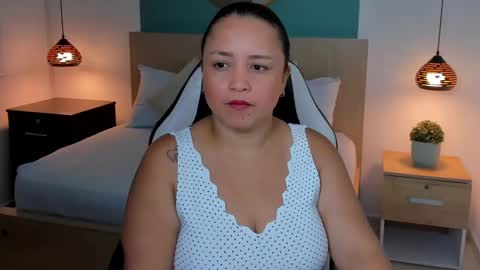 Snapshot of linda_rios_ chatting on 01-10-25, 07:11 L I N D A online show from 01-10-25, 07:11