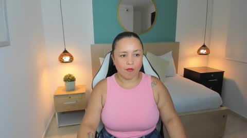 Snapshot of linda_rios_ chatting on 01-11-25, 06:54 L I N D A online show from 01-11-25, 06:54