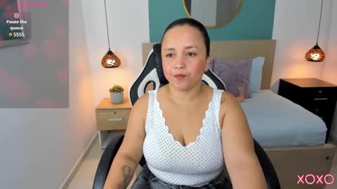 Snapshot of linda_rios_ chatting on 02-17-25, 07:10 L I N D A online show from 02-17-25, 07:10