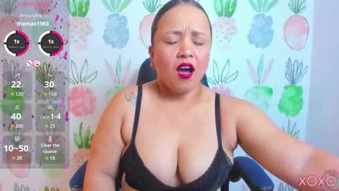 Snapshot of linda_rios_ chatting on 10-21-25, 07:25 L I N D A online show from 10-21-25, 07:25