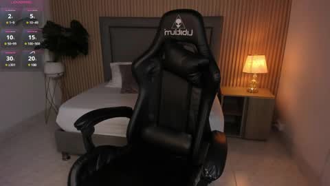 Snapshot of lindaa_natashaa chatting on 02-08-25, 02:15 L I N D A online show from 02-08-25, 02:15