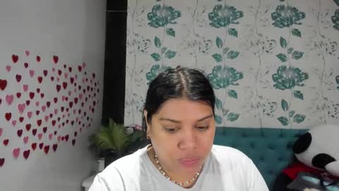 Snapshot of lindabreexlove chatting on 02-20-25, 12:36 online show from 02-20-25, 12:36