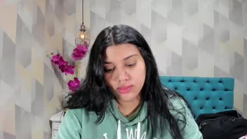 Snapshot of lindabreexlove chatting on 09-28-25, 02:00 online show from 09-28-25, 02:00