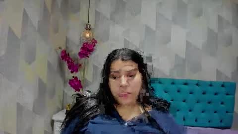 Snapshot of lindabreexlove chatting on 10-31-25, 02:18 online show from 10-31-25, 02:18
