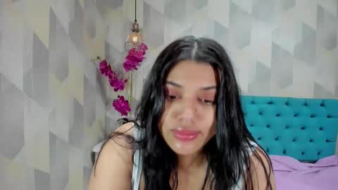 Snapshot of lindabreexlove chatting on 11-02-25, 12:40 online show from 11-02-25, 12:40