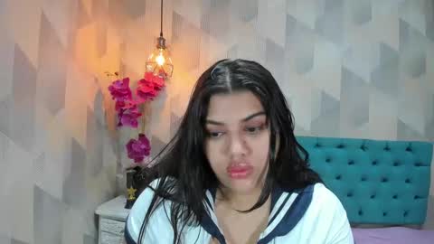 Snapshot of lindabreexlove chatting on 11-15-25, 10:56 online show from 11-15-25, 10:56