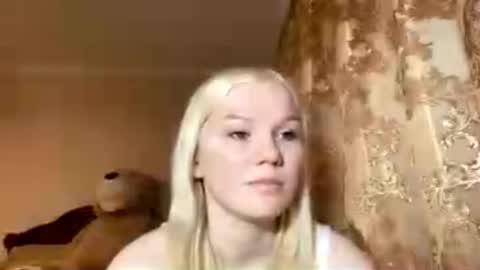 Snapshot of lindabreines chatting on 12-01-25, 10:31 Luna online show from 12-01-25, 10:31