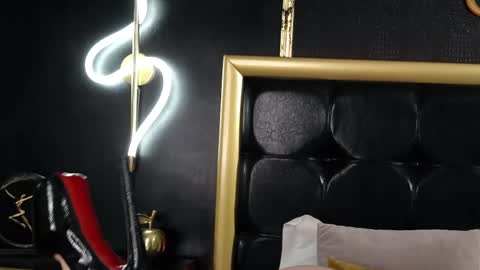 Linda online show from 04-25-26, 03:53