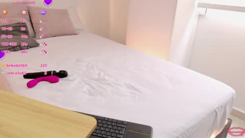 Linda online show from 04-08-26, 01:44