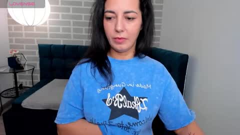 Linda online show from 11-22-25, 01:48