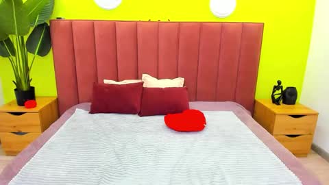 Linda online show from 12-05-25, 01:36