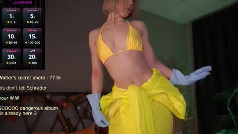 Snapshot of lindathacker chatting on 11-01-25, 04:25 your Linda is back online show from 11-01-25, 04:25