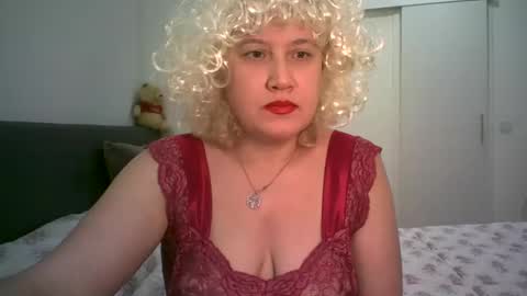 Snapshot of lindaxsmile chatting on 02-13-25, 11:37 LindaXSmile online show from 02-13-25, 11:37