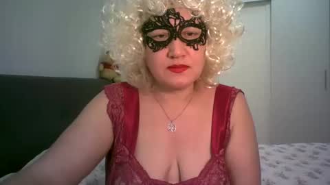 Snapshot of lindaxsmile chatting on 02-16-25, 10:10 LindaXSmile online show from 02-16-25, 10:10