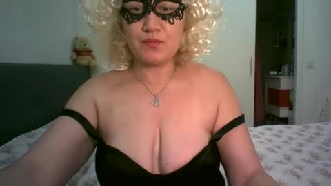 Snapshot of lindaxsmile chatting on 02-24-25, 12:41 LindaXSmile online show from 02-24-25, 12:41