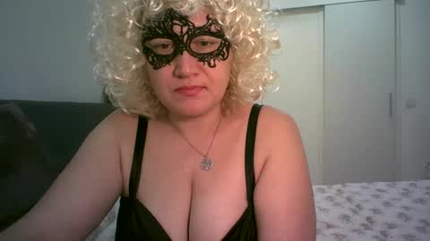Snapshot of lindaxsmile chatting on 02-28-25, 07:35 LindaXSmile online show from 02-28-25, 07:35
