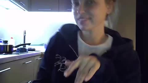 Snapshot of lindsisecret chatting on 11-15-25, 02:02 Anna online show from 11-15-25, 02:02