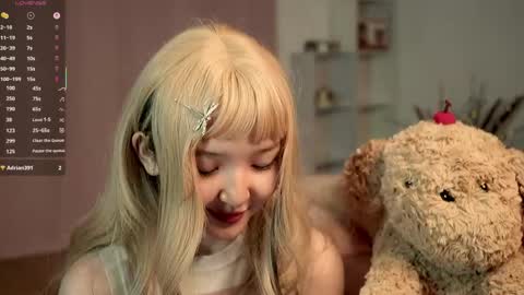 Linh -   online show from 05-10-26, 09:09